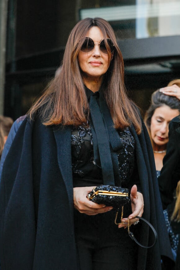 Monica Bellucci - Sorties du défilé Elie Saab Collection Femme Prêt-à-porter Printemps/Eté 2023 lors de la Fashion Week de Paris (PFW), France, le 1er octobre 2022. © Veeren-Clovis/Bestimage.
