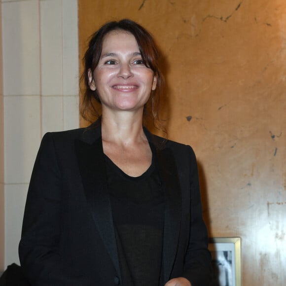 Exclusif - Virginie Ledoyen - Remise du Prix Apollinaire 2022 au café Les Deux Magots à Paris le 7 novembre 2022. © Giancarlo Gorassini / Bestimage 