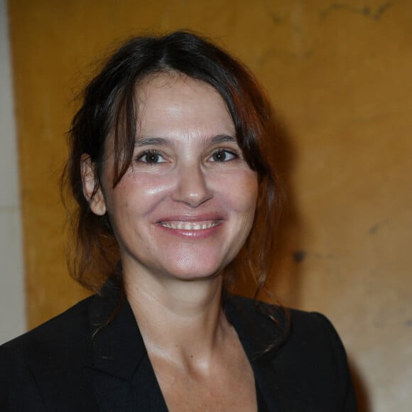 Exclusif - Virginie Ledoyen - Remise du Prix Apollinaire 2022 au café Les Deux Magots à Paris le 7 novembre 2022. © Giancarlo Gorassini / Bestimage 