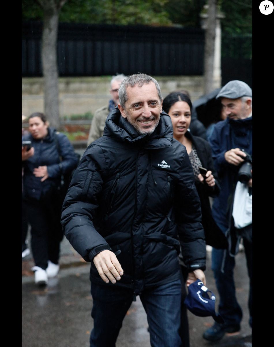 Gad Elmaleh - Arrivées à l'émission "Vivement Dimanche" au Studio Gabriel à Paris ; diffusion le 13 novembre sur France 3. Le 3 novembre 2022. © Christophe Clovis / Bestimage