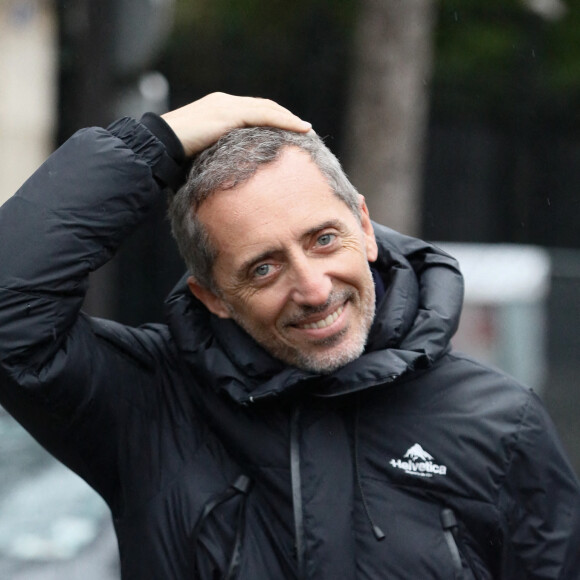 Gad Elmaleh - Arrivées à l'émission "Vivement Dimanche" au Studio Gabriel à Paris ; diffusion le 13 novembre sur France 3. Le 3 novembre 2022. © Christophe Clovis / Bestimage