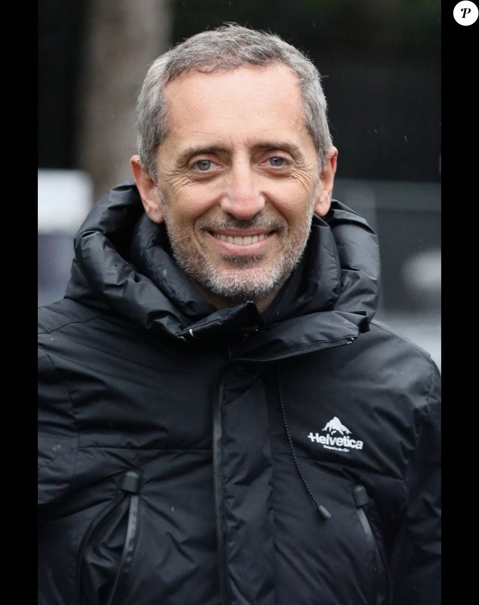 Gad Elmaleh - Arrivées à l'émission "Vivement Dimanche" au Studio Gabriel à Paris ; diffusion le 13 novembre sur France 3. Le 3 novembre 2022. © Christophe Clovis / Bestimage