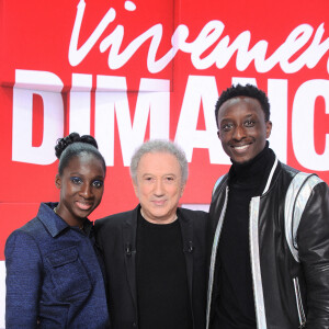 Exclusif - Eye Haidara, Michel Drucker et Ahmed Sylla - Enregistrement de l'émission "Vivement dimanche" au studio Gabriel, présentée par M.Drucker, diffusée le 13 novembre 2022. © Guillaume Gaffiot / Bestimage