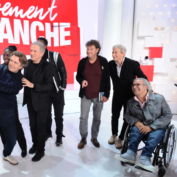 Exclusif - Alex Vizorek, Eye Haidara, Michel Drucker, Ahmed Sylla, Robert Charlebois, Alain Choquette et Frederic Zeitoun - Enregistrement de l'émission "Vivement dimanche" au studio Gabriel, présentée par M.Drucker, diffusée le 13 novembre 2022. © Guillaume Gaffiot / Bestimage