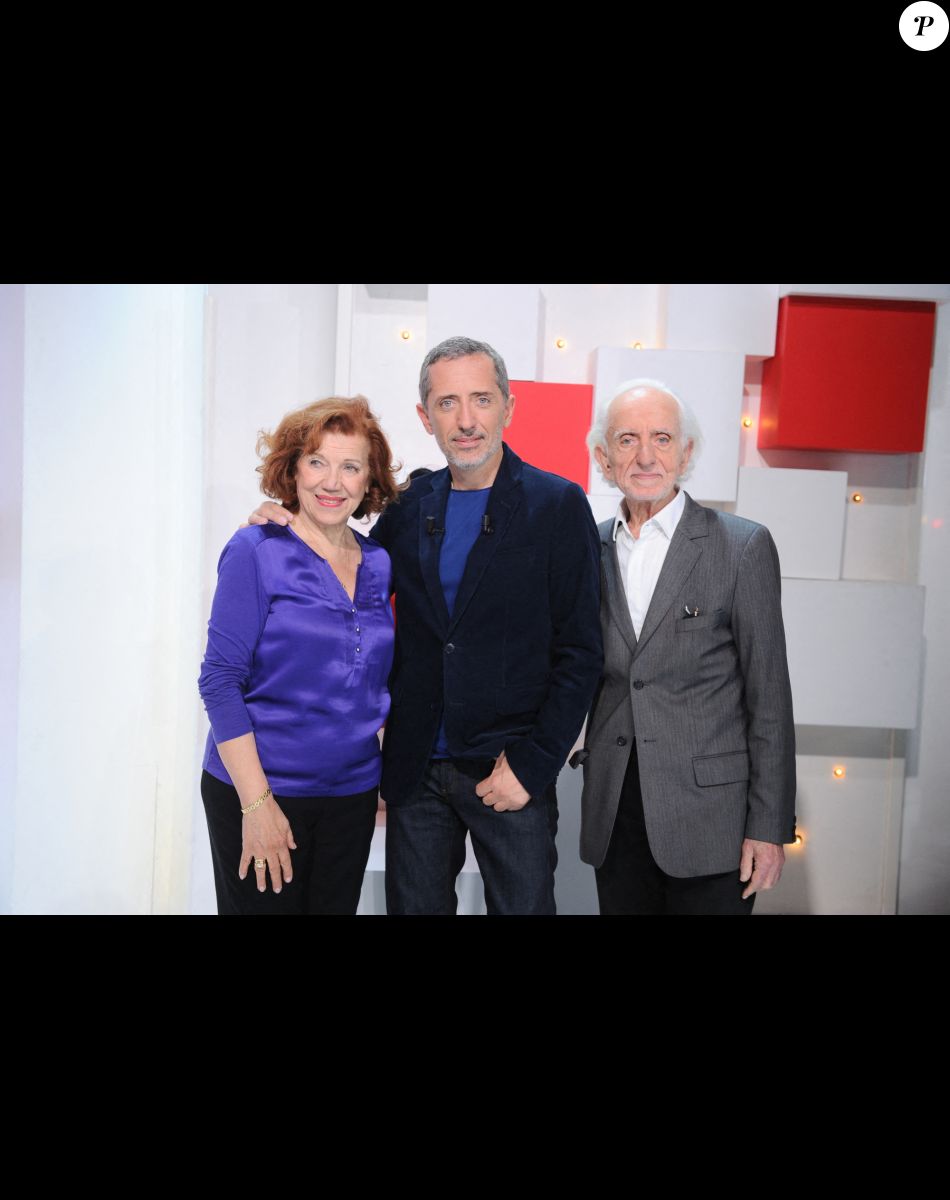 Exclusif - Gad Elmaleh entouré par ses parents Regine et David Elmaleh - Enregistrement de l'émission "Vivement dimanche" au studio Gabriel, présentée par M.Drucker, diffusée le 13 novembre 2022. © Guillaume Gaffiot / Bestimage