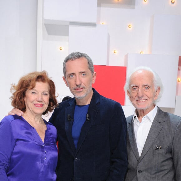 Exclusif - Gad Elmaleh entouré par ses parents Regine et David Elmaleh - Enregistrement de l'émission "Vivement dimanche" au studio Gabriel, présentée par M.Drucker, diffusée le 13 novembre 2022. © Guillaume Gaffiot / Bestimage