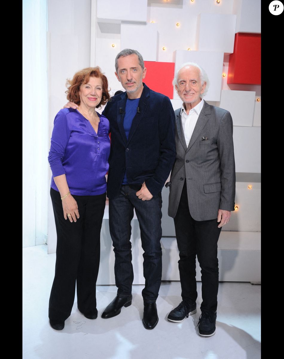 Exclusif - Gad Elmaleh entouré par ses parents Regine et David Elmaleh - Enregistrement de l'émission "Vivement dimanche" au studio Gabriel, présentée par M.Drucker, diffusée le 13 novembre 2022. © Guillaume Gaffiot / Bestimage
