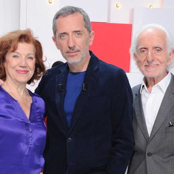 Exclusif - Gad Elmaleh entouré par ses parents Regine et David Elmaleh - Enregistrement de l'émission "Vivement dimanche" au studio Gabriel, présentée par M.Drucker, diffusée le 13 novembre 2022. © Guillaume Gaffiot / Bestimage