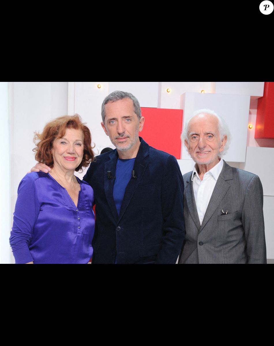 Exclusif - Gad Elmaleh entouré par ses parents Regine et David Elmaleh - Enregistrement de l'émission "Vivement dimanche" au studio Gabriel, présentée par M.Drucker, diffusée le 13 novembre 2022. © Guillaume Gaffiot / Bestimage