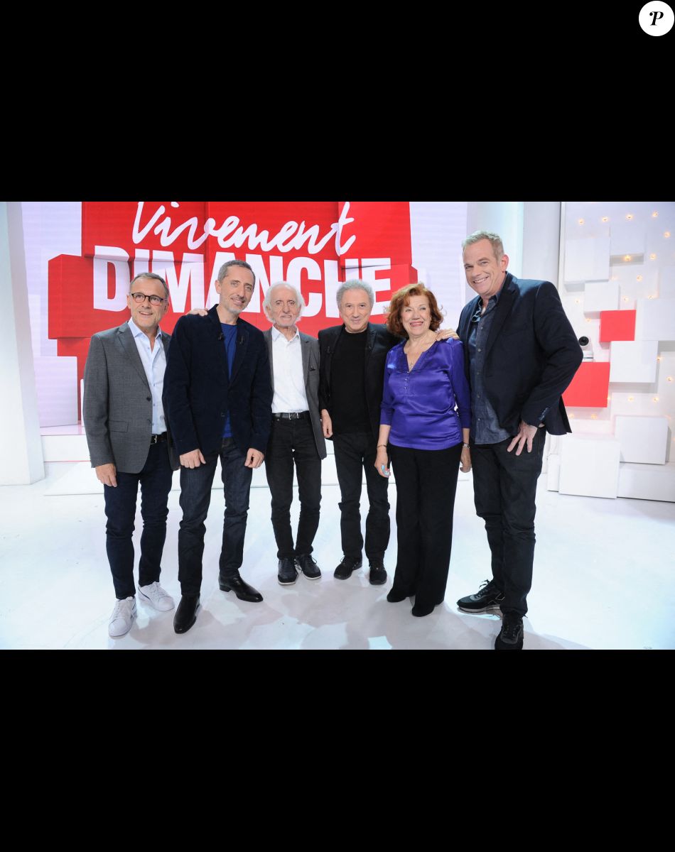 Exclusif - Emmanuel Chaunu, Gad Elmaleh, David Elmaleh, Michel Drucker, Regine Elmaleh et Garou - Enregistrement de l'émission "Vivement dimanche" au studio Gabriel, présentée par M.Drucker, diffusée le 13 novembre 2022. © Guillaume Gaffiot / Bestimage
