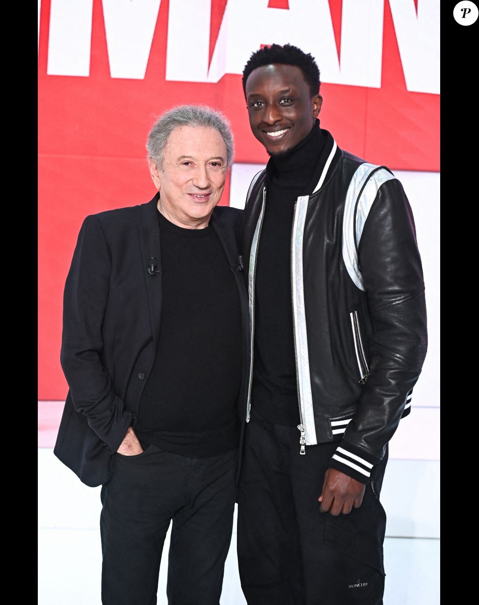 Exclusif - Michel Drucker et Ahmed Sylla - Enregistrement de l'émission "Vivement dimanche" au studio Gabriel, présentée par M.Drucker, diffusée le 13 novembre 2022. © Guillaume Gaffiot / Bestimage