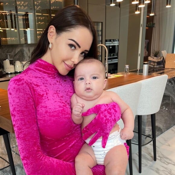 Nabilla Benattia avec son fils Leyann