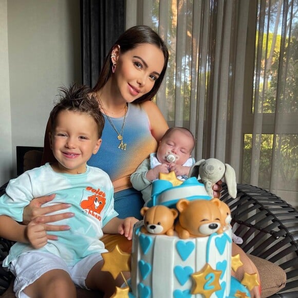 Nabilla Benattia avec Milann et Leyann