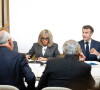 Le président de la République française, Emmanuel Macron et sa femme la Première dame, Brigitte Macron au lancement du Laboratoire pour la protection de l'enfance en ligne au palais de l'Elysée à Paris, France, le 10 novembre 2022