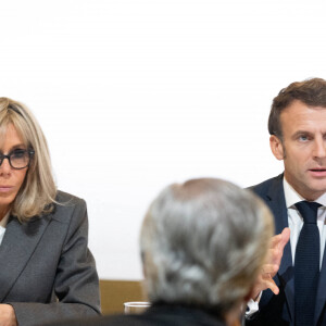 Le président de la République française, Emmanuel Macron et sa femme la Première dame, Brigitte Macron au lancement du Laboratoire pour la protection de l'enfance en ligne au palais de l'Elysée à Paris