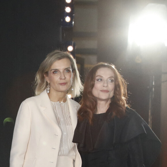 Mélita Toscan du Plantier et Isabelle Huppert - 19e édition du Festival international du film de Marrakech, le 14 novembre 2022. © Denis Guignebourg / Bestimage