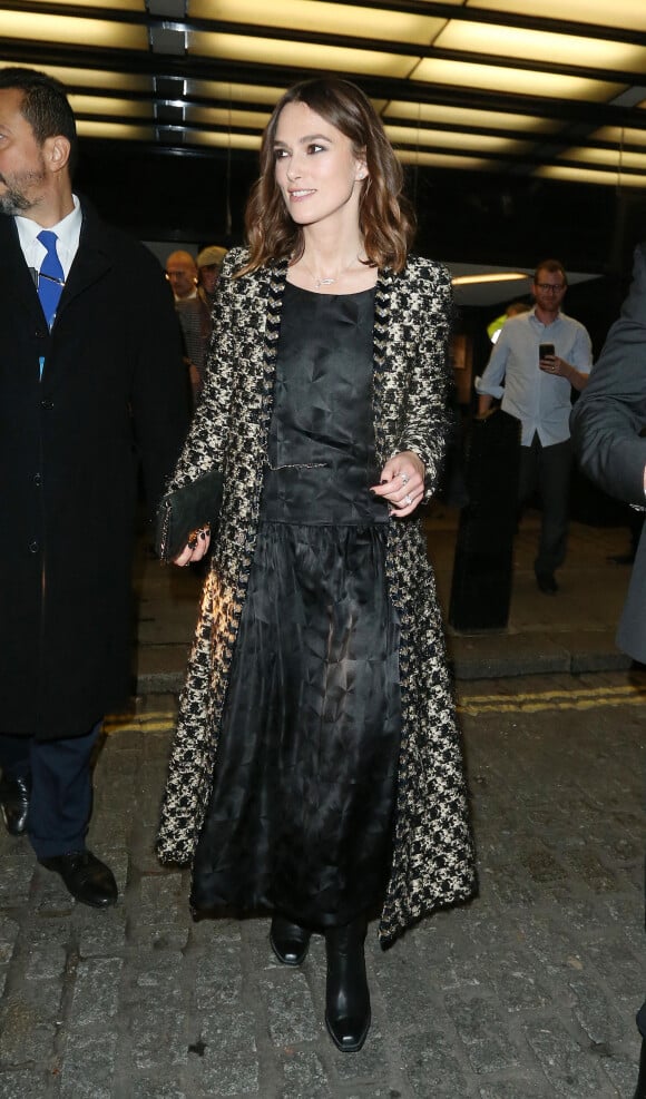 Keira Knightley et son mari James Righton à la sortie du film "The Charlotte" à Londres, le 15 novembre 2022. 
