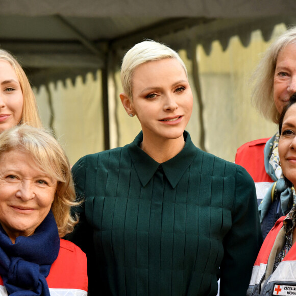 Le prince Albert II de Monaco et la princesse Charlene en compagnie de Camille Gottlieb ont remis les traditionnels paquets cadeaux de la Croix Rouge monégasque dans le cadre des festivités liées à la Fête Nationale, le 16 novembre 2022. © Bruno Bebert/Bestimage 