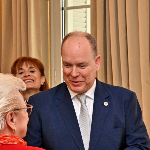 Le prince Albert II de Monaco et la princesse Charlene en compagnie de Camille Gottlieb ont remis les traditionnels paquets cadeaux de la Croix Rouge monégasque dans le cadre des festivités liées à la Fête Nationale, le 16 novembre 2022. © Bruno Bebert/Bestimage 