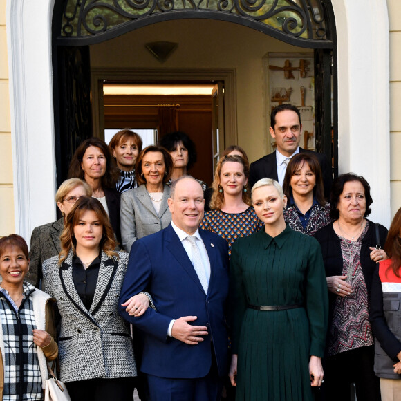 Le prince Albert II de Monaco et la princesse Charlene en compagnie de Camille Gottlieb ont remis les traditionnels paquets cadeaux de la Croix Rouge monégasque dans le cadre des festivités liées à la Fête Nationale, le 16 novembre 2022. © Bruno Bebert/Bestimage 