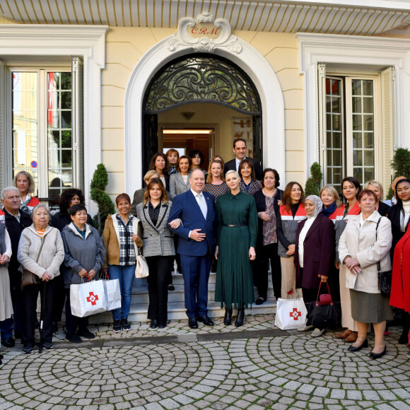 Le prince Albert II de Monaco et la princesse Charlene en compagnie de Camille Gottlieb ont remis les traditionnels paquets cadeaux de la Croix Rouge monégasque dans le cadre des festivités liées à la Fête Nationale, le 16 novembre 2022. © Bruno Bebert/Bestimage 