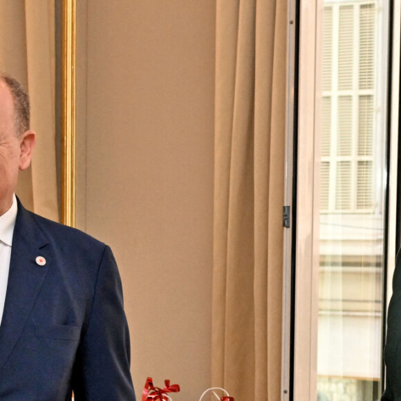 Le prince Albert II de Monaco et la princesse Charlene en compagnie de Camille Gottlieb ont remis les traditionnels paquets cadeaux de la Croix Rouge monégasque dans le cadre des festivités liées à la Fête Nationale, le 16 novembre 2022. © Bruno Bebert/Bestimage 