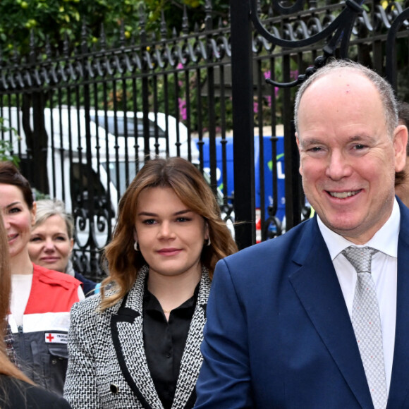 Le prince Albert II de Monaco et la princesse Charlene en compagnie de Camille Gottlieb ont remis les traditionnels paquets cadeaux de la Croix Rouge monégasque dans le cadre des festivités liées à la Fête Nationale, le 16 novembre 2022. © Bruno Bebert/Bestimage 