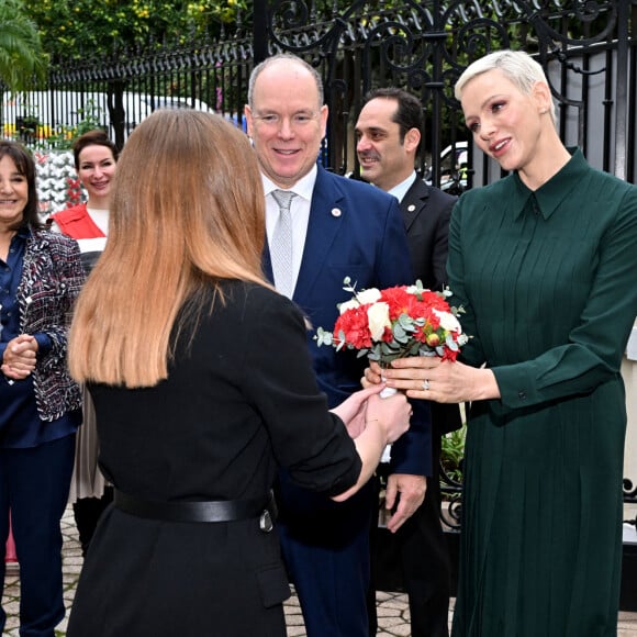 Le prince Albert II de Monaco et la princesse Charlene en compagnie de Camille Gottlieb ont remis les traditionnels paquets cadeaux de la Croix Rouge monégasque dans le cadre des festivités liées à la Fête Nationale, le 16 novembre 2022. © Bruno Bebert/Bestimage 