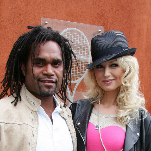 Christian Karembeu et sa femme Adriana Karembeu lors de la finale du tournoi de tennis de Roland Garros à Paris, le 6 juin 2010.