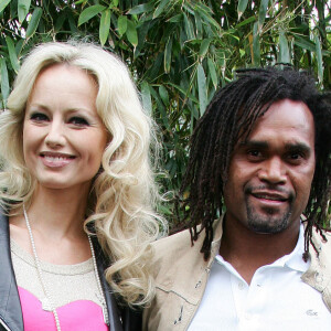 Archives - Christian Karembeu et sa femme Adriana Karembeu lors de la finale du tournoi de tennis de Roland Garros à Paris, le 6 juin 2010.