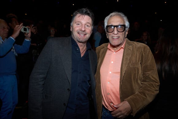 Exclusif - Philippe Lellouche et Gérard Darmon - Salle - Spectacle symphonique Claude Lelouch "D'un film à l'autre" au Palais des Congrès de Paris le 14 novembre 2022. Pour Fêter ses 85 ans et 60 de carrière, Claude Lelouch a créé un ciné-concert, "Claude Lelouch - D'un film à l'autre", dans lequel la musique de ses films est jouée par l'orchestre philharmonique de Prague, au Palais des Congrès à Paris. Sur le gâteau, son chiffre fétiche : 13 car 85 ans (8+5 = 13). Claude Lelouch associe le 13 à toute sa vie professionnelle : sa société "Les films 13" et son cinéma, le "Club 13. © Moreau / Rindoff / Bestimage 