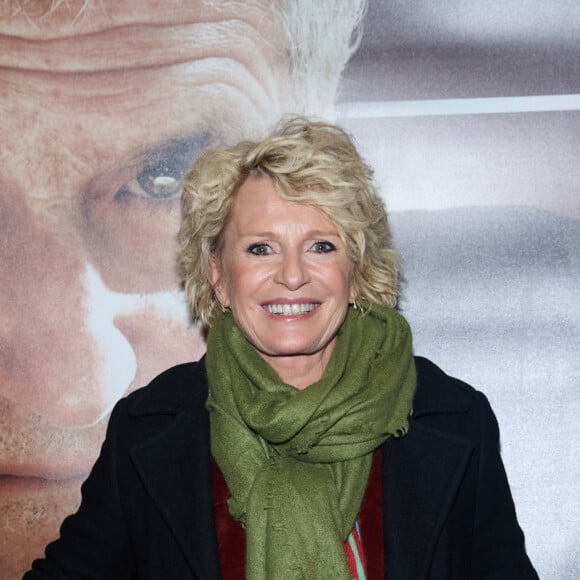 Exclusif - Sophie Davant - Photocall - Spectacle symphonique Claude Lelouch "D'un film à l'autre" au Palais des Congrès de Paris le 14 novembre 2022. Pour Fêter ses 85 ans et 60 de carrière, Claude Lelouch a créé un ciné-concert, "Claude Lelouch - D'un film à l'autre", dans lequel la musique de ses films est jouée par l'orchestre philharmonique de Prague, au Palais des Congrès à Paris. Sur le gâteau, son chiffre fétiche : 13 car 85 ans (8+5 = 13). Claude Lelouch associe le 13 à toute sa vie professionnelle : sa société "Les films 13" et son cinéma, le "Club 13. © Moreau / Rindoff / Bestimage 