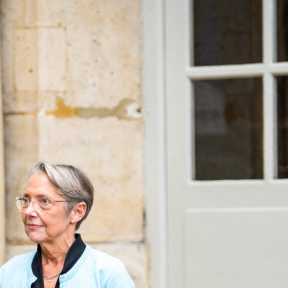 Déjeuner des ministres et leurs binômes, présidée par Elisabeth Borne, Première ministre, en présence de Brigitte Macron, dans le cadre de la 26ème edition de la Semaine européenne pour l'emploi des personnes handicapées (SEEPH), et à l'occasion de la journée du DuoDay à l'hôtel de Matignon à Paris, France, le 17 novembre 2022. © Gabrielle Cezard/Pool/Bestimage
