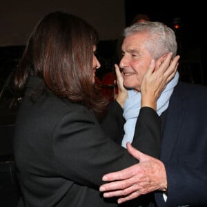 Exclusif - Claude Lelouch et sa compagne Valérie Perrin Backstage - Spectacle symphonique Claude Lelouch "D'un film à l'autre" au Palais des Congrès de Paris le 14 novembre 2022. © Moreau / Rindoff / Bestimage