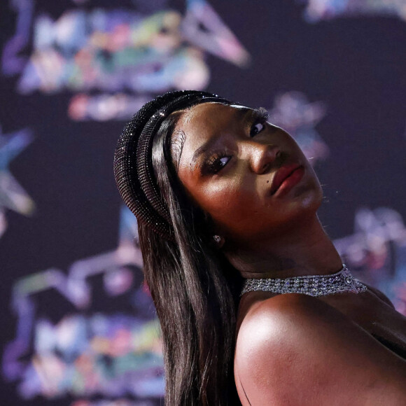 Aya Nakamura au photocall de la 24ème édition des "NRJ Music Awards (NMA)" au Palais des Festivals à Cannes le 18 novembre 2022. © Dominique Jacovides / Bestimage 