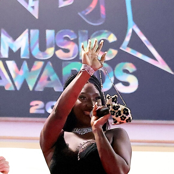 Aya Nakamura au photocall de la 24ème édition des "NRJ Music Awards (NMA)" au Palais des Festivals à Cannes le 18 novembre 2022. © Dominique Jacovides / Bestimage 