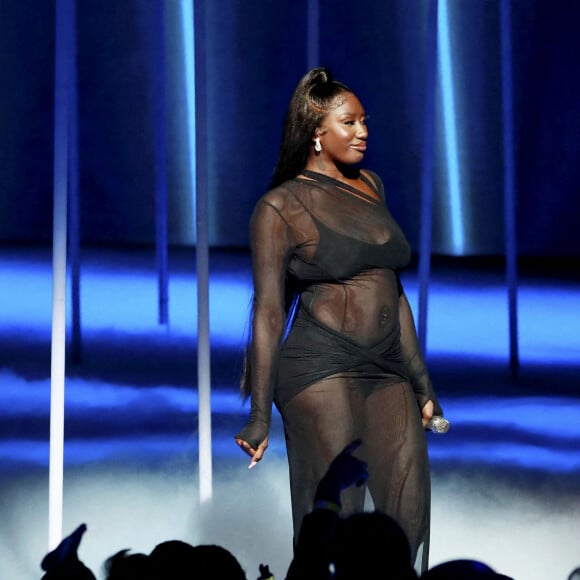 Exclusif - Aya Nakamura sur scène lors de la 24ème cérémonie des "NRJ Music Awards (NMA)" au Palais des Festivals à Cannes, le 18 novembre 2022. © Dylan Meiffret/Nice-Matin/Bestimage