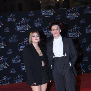 Louane et Yungblud (Dominic Richard Harrison) au photocall de la 24ème édition des "NRJ Music Awards (NMA)" au Palais des Festivals à Cannes le 18 novembre 2022. © Rachid Bellak / Bestimage.