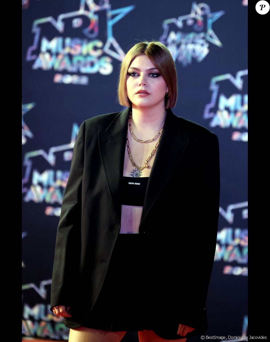 Louane En Brassière Et Jupe Décolière Aux Nrj Music Awards Elle Se