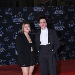 Louane et Yungblud (Dominic Richard Harrison) au photocall de la 24ème édition des "NRJ Music Awards (NMA)" au Palais des Festivals à Cannes le 18 novembre 2022. © Rachid Bellak / Bestimage.