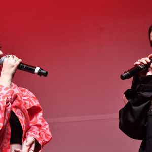 Louane et Chilla ( Maréva Ranarivelo) - La chanteuse Chilla ( Maréva Ranarivelo) en showcase pour la sortie de son album "Ego" à Paris le 3 novembre 2022. © Veeren / Bestimage.