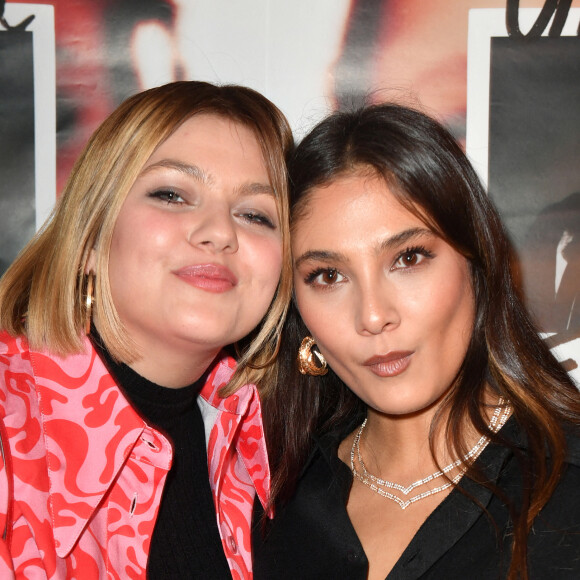Louane et Chilla ( Maréva Ranarivelo) - La chanteuse Chilla ( Maréva Ranarivelo) en showcase pour la sortie de son album "Ego" à Paris le 3 novembre 2022. © Veeren / Bestimage.