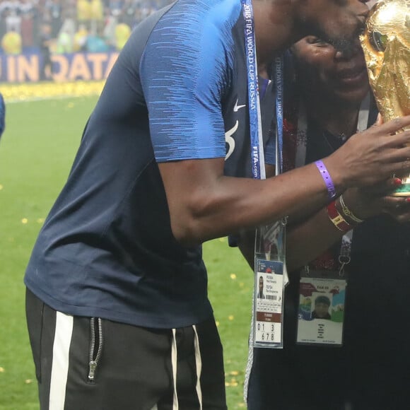 Paul Pogba avec sa mère Yeo et ses frères Florentin Pogba et Mathias Pogba - Finale de la Coupe du Monde de Football 2018 en Russie à Moscou, opposant la France à la Croatie (4-2) le 15 juillet 2018 © Cyril Moreau/Bestimage.