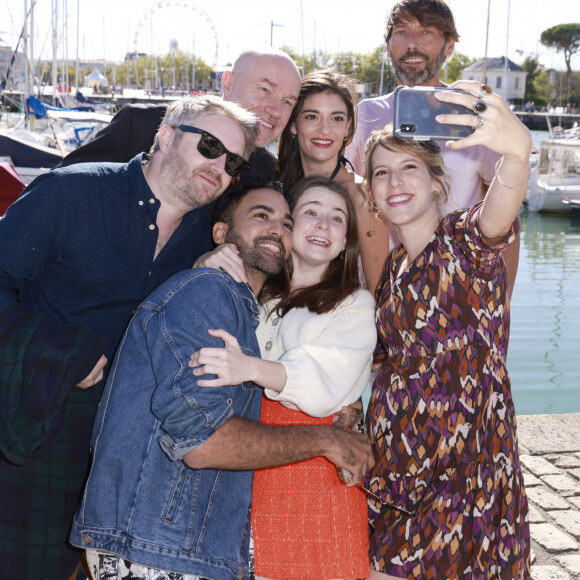 Thibaud Vaneck, Pierre Martot, Eleonore Sarrazin, , Laurent Kérusoré, Joakim Latzko, Marie Mallia, Léa François PLUS BELLE LA VIE Le festival de fiction TV de La Rochelle samedi 17 septembre 2022. © Christophe Aubert via Bestimage