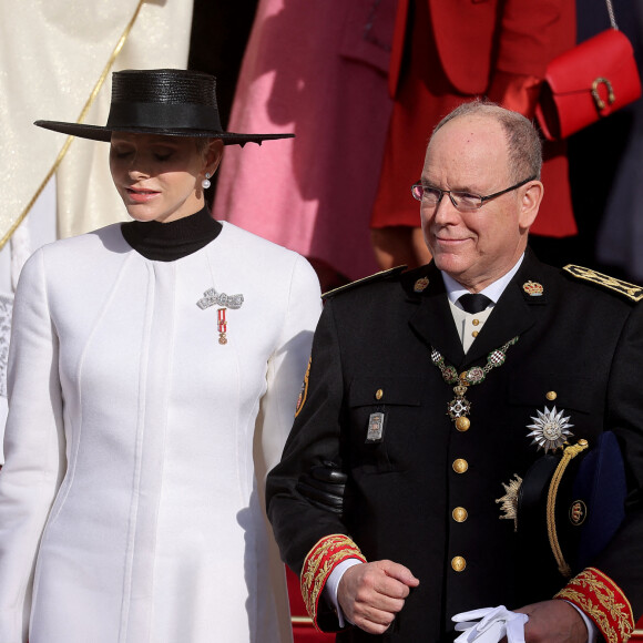 Le prince Albert II de Monaco, la princesse Charlene - Sorties de la cathédrale Notre-Dame-Immaculée de Monaco pour la messe lors de la Fête Nationale de la principauté de Monaco le 19 novembre 2022. © Dominique Jacovides / Bruno Bebert / Bestimage 