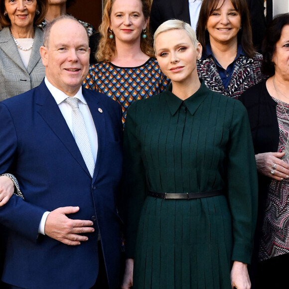 Le prince Albert II de Monaco et la princesse Charlene ont remis les traditionnels paquets cadeaux de la Croix Rouge monégasque dans le cadre des festivités liées à la Fête Nationale, le 16 novembre 2022. © Bruno Bebert/Bestimage 