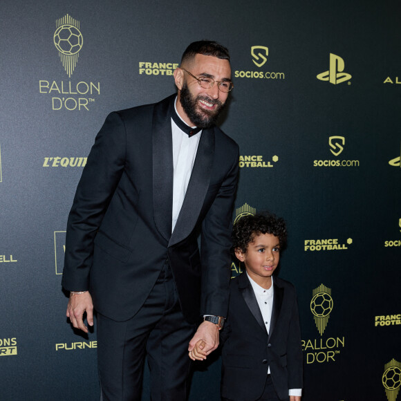 Karim Benzema et son fils Ibrahim - Photocall de la 66ème cérémonie du Ballon d'Or au Théâtre du Chatelet à Paris le 17 octobre 2022. © Cyril Moreau/Bestimage