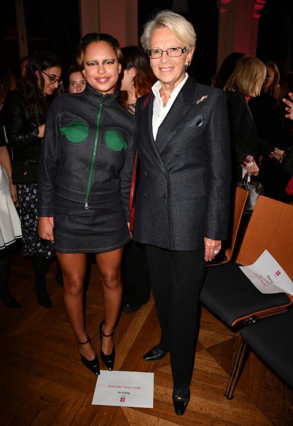 Paola Locatelli et Michèle Alliot-Marie - Remise du prix de la Femme d'Influence 2022 au Palais Brogniart à Paris le 21 novembre 2022. © Veeren / Bestimage