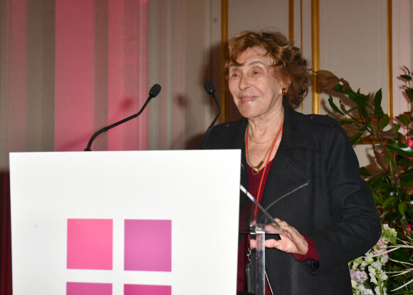 Edith Cresson (première femme première ministre) - Remise du prix de la Femme d'Influence 2022 au Palais Brogniart à Paris le 21 novembre 2022. © Veeren / Bestimage