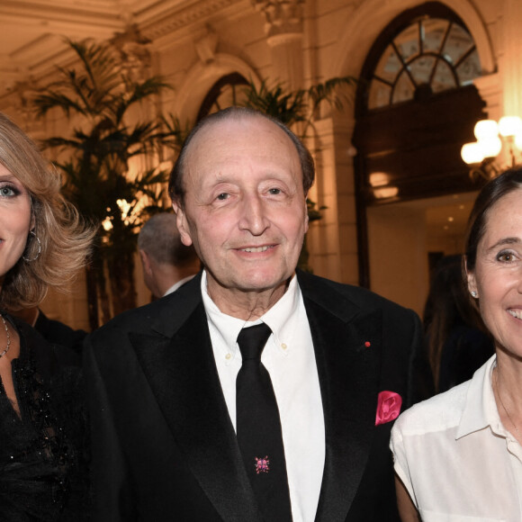 Semi Exclusif - Sylvie Tellier, Alain Némarq, Pdg de Mauboussin et Alexia Laroche-Joubert, présidente du comité miss France lors du gala de l'association "Les bonnes fées" à l'InterContinental Paris le 14 juin 2022. © Rachid Bellak / Bestimage 